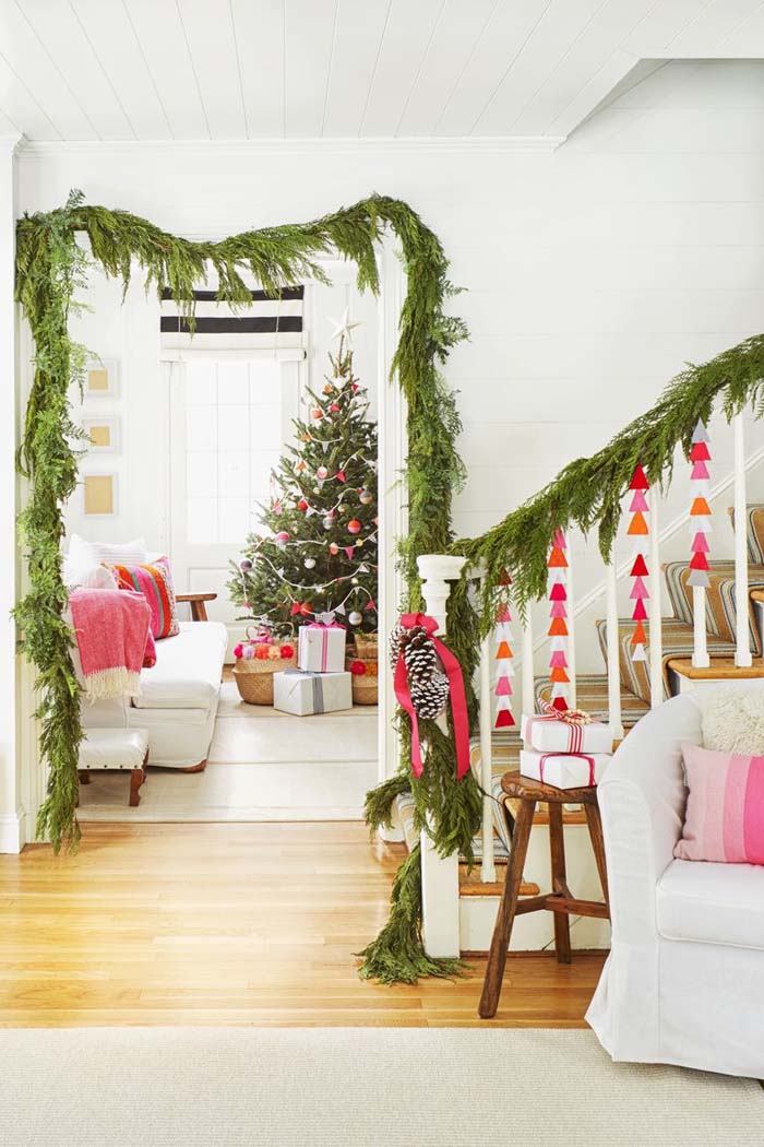 Use Garlands Everywhere #Christmas #stylish #decorhomeideas