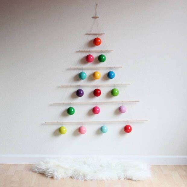 Wall Art #Christmas #Christmastree #nontraditional #decorhomeideas