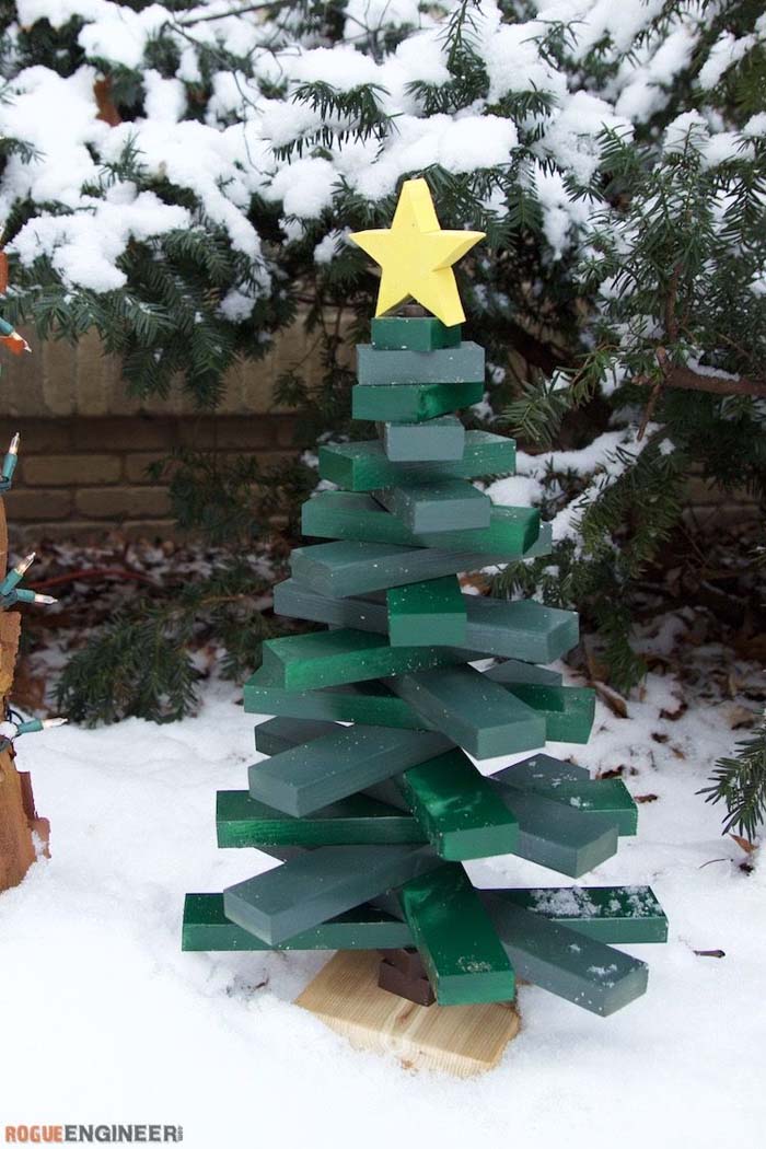 Wooden Christmas Tree #Christmas #Christmastree #pallet #decorhomeideas