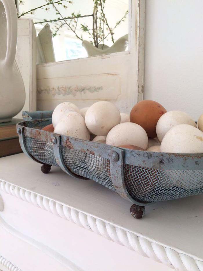 A Craft Egg Centerpiece for a Farmhouse Touch #farmhouse #diningroom #decorhomeideas