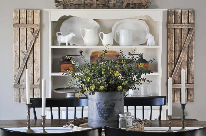 A Floral Centerpiece with an Old Farmhouse Backdrop #farmhouse #diningroom #decorhomeideas