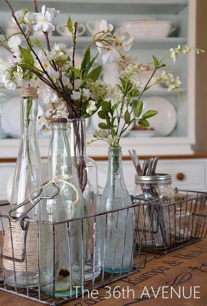 A Functional Centerpiece with Sprigs of Flowers #farmhouse #diningroom #decorhomeideas