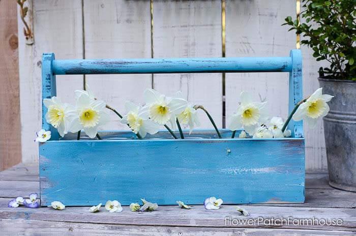 A Rustic Toolbox Caddy Turned Garden Bed #spring #garden #decorhomeideas