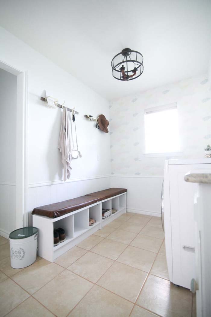 All-in-One Mud & Laundry Room #masonjarlights #masonjar #decorhomeideas