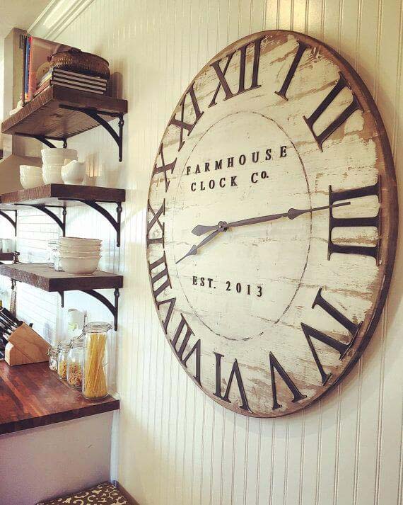 An Old-Fashioned Clock for a Farmhouse Look #farmhouse #diningroom #decorhomeideas