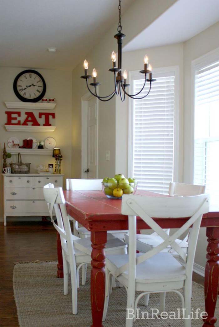 Basic Farmhouse Dining Room with Simple Rustic Decor #farmhouse #diningroom #decorhomeideas