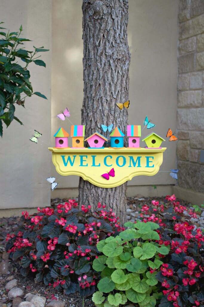 Birdhouse Welcome Sign Perfect for Spring #spring #garden #decorhomeideas