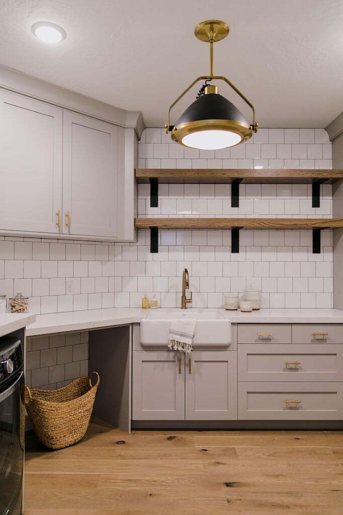 Black, Gold, and Bold Laundry Room #masonjarlights #masonjar #decorhomeideas