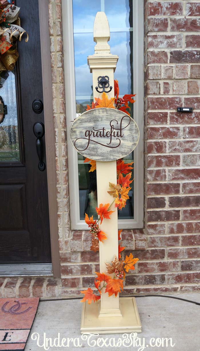 Creative Front Porch Welcome Post Ideas for Fall #porch #post #decorhomeideas