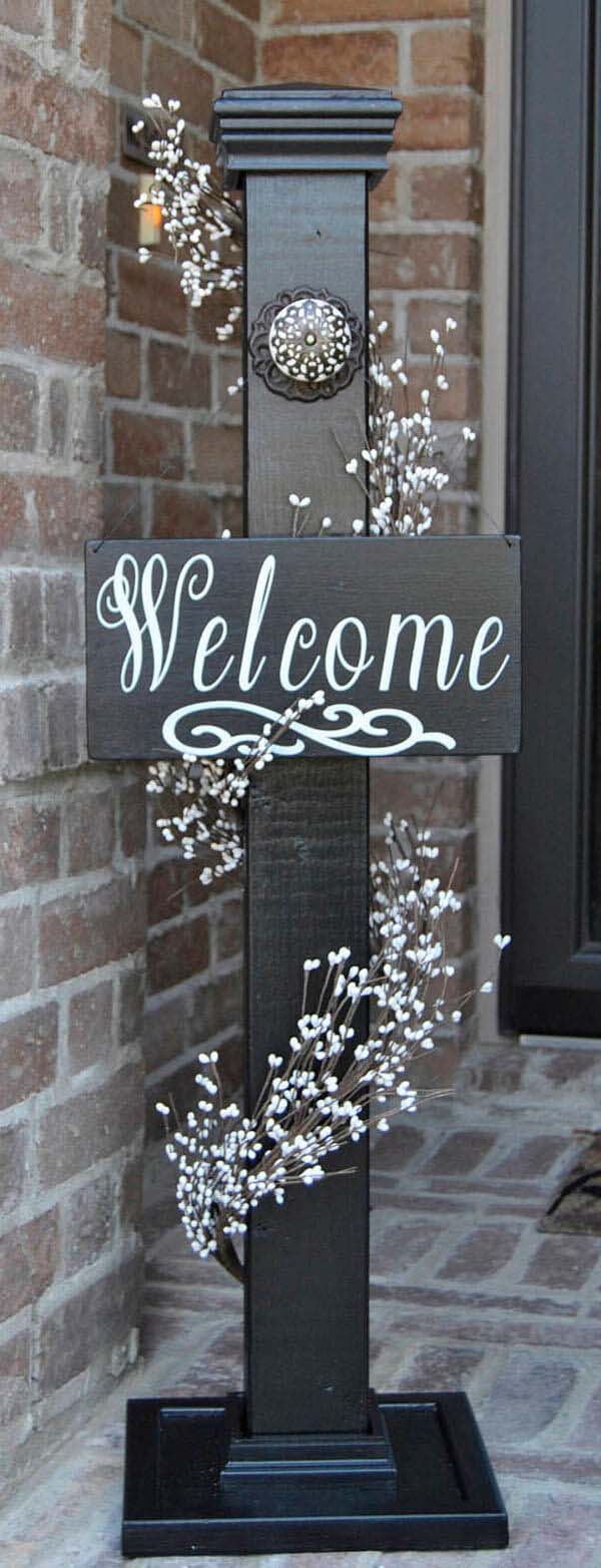 Cute Post Styled with Seasonal Decor Items #porch #post #decorhomeideas