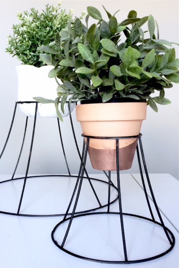 DIY Lampshade Plant Stand #diy #plantstand #decorhomeideas