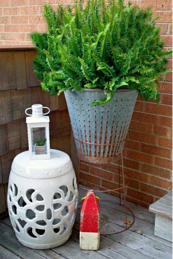 DIY Plant Stand From A Tomato Cage #diy #plantstand #decorhomeideas