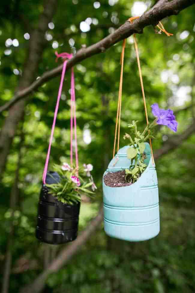 DIY Recycled Hanging Planters #spring #garden #decorhomeideas