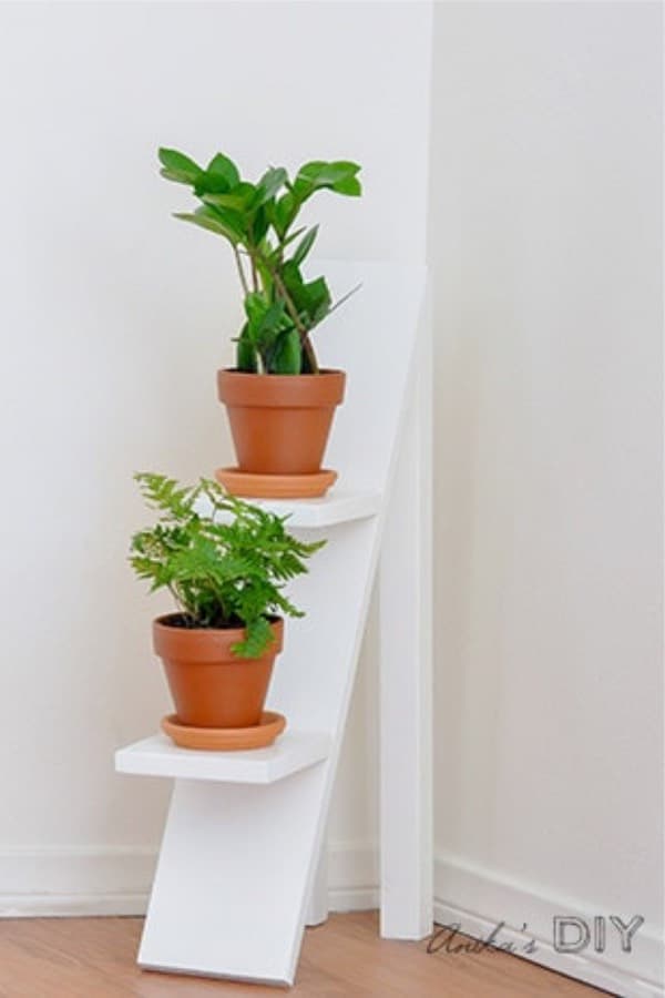 DIY Tiered Plant Stand Using Scrap Wood #diy #plantstand #decorhomeideas