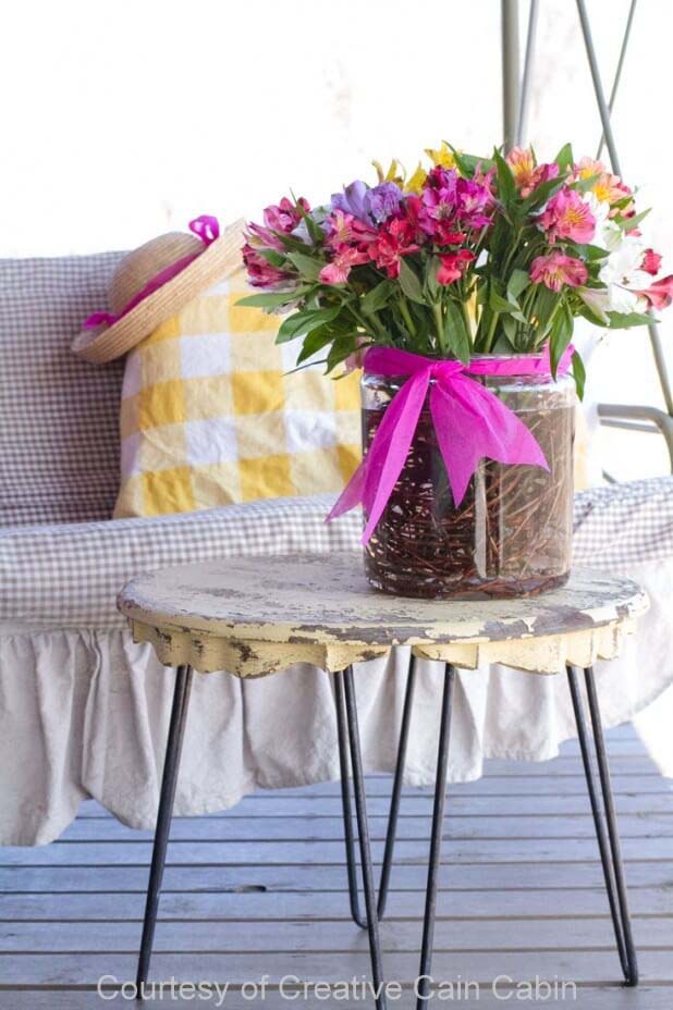 Easy Grapevine and Flower Vase Display #spring #frontporch #decor #decorhomeideas