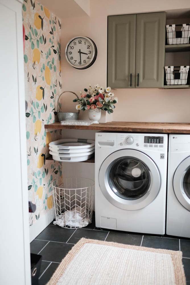 Easy Peasy Lemon Squeezy Laundry Room #masonjarlights #masonjar #decorhomeideas