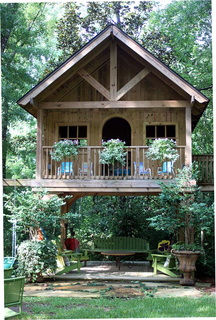 Elevated Cabin-Style Playhouse #backyardhouse #decorhomeideas