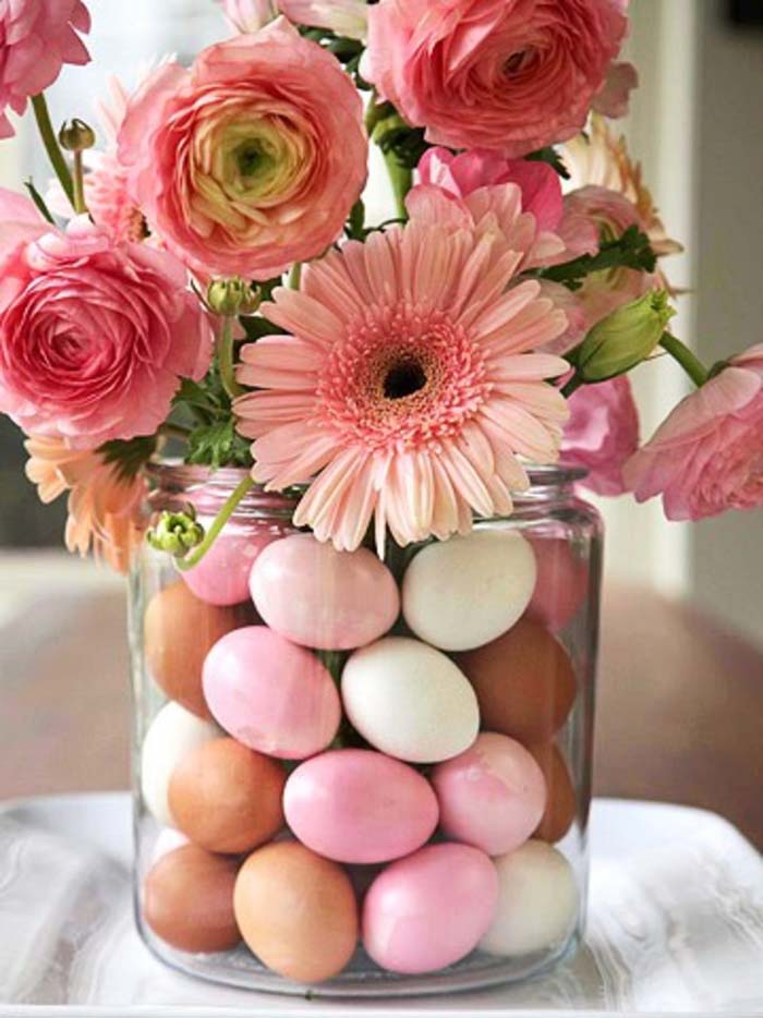 Fill a Large Vase with Colored Eggs #spring #decor #decorhomeideas