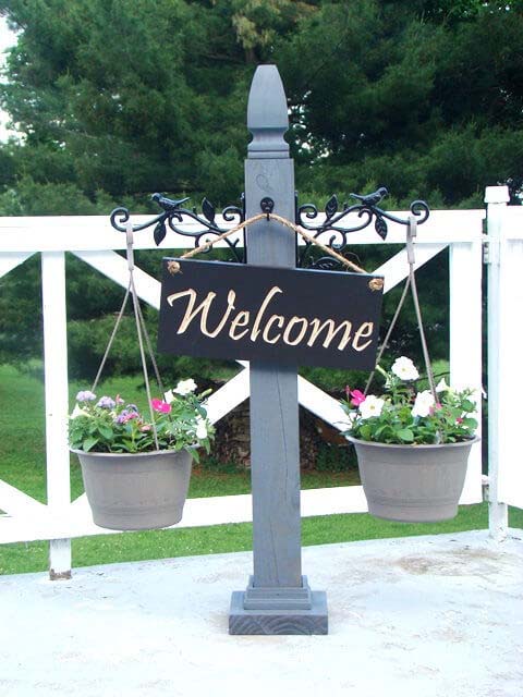 Front Porch Post with Hanging Planters #porch #post #decorhomeideas