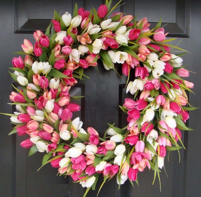 Greet Guests with a Lavish Tulip Wreath #spring #decor #decorhomeideas