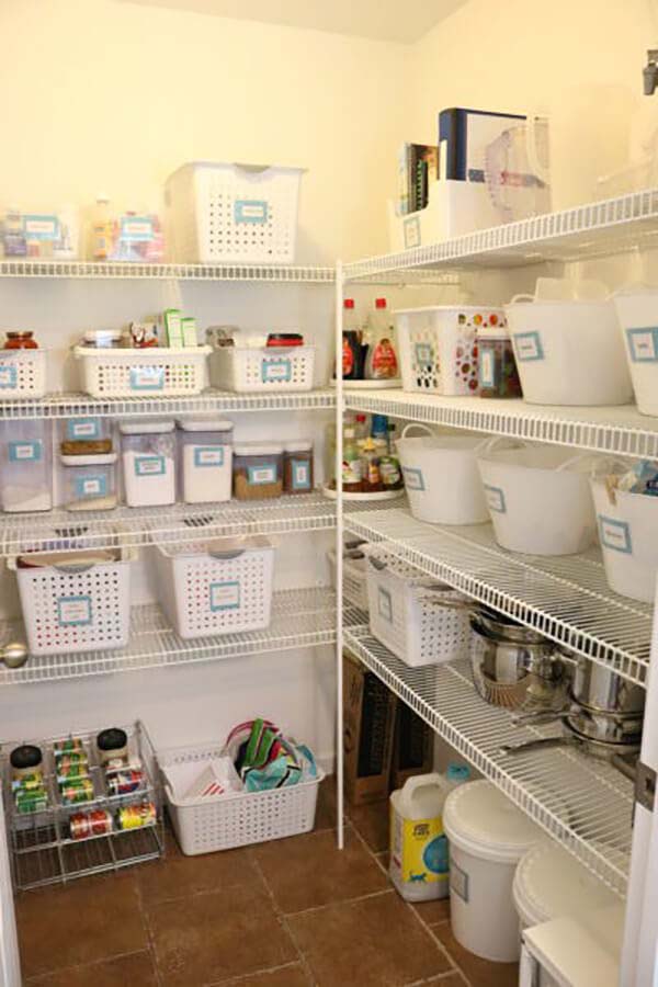 Grouping Products in Your Pantry #pantry #shelves #decorhomeideas