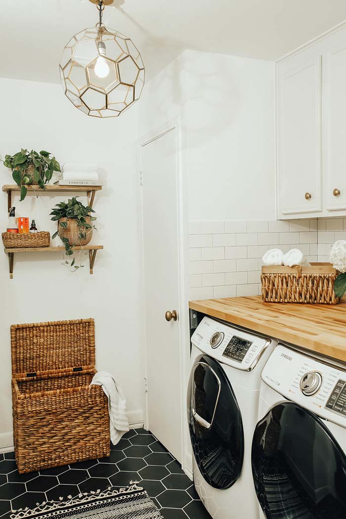 Hexagon Haven in Your Farmhouse Laundry Room #masonjarlights #masonjar #decorhomeideas