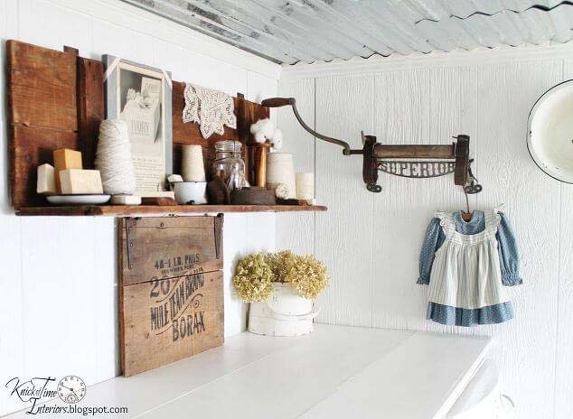 Homey Old Fashioned Touched Laundry Room #masonjarlights #masonjar #decorhomeideas