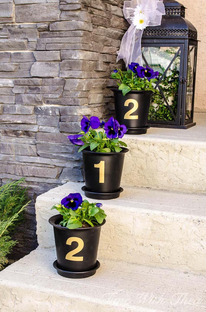 House Number Flower Pot Decoration #spring #frontporch #decor #decorhomeideas