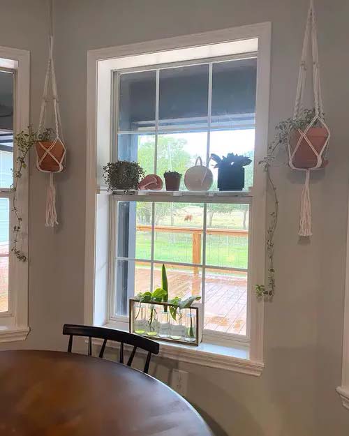 Indoor Shelf with Macrame Planters #windowshelf #plants #decorhomeideas