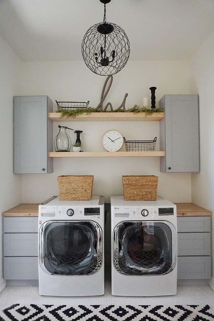 Laundry Room with Chicken Wire Light #masonjarlights #masonjar #decorhomeideas