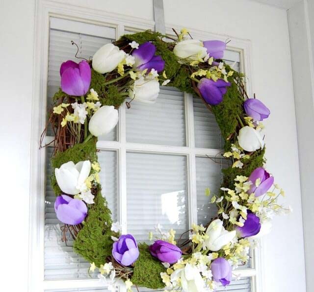 Lovely Moss and Tulip Wreath #spring #decor #decorhomeideas