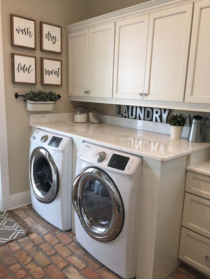 Metal Sign and Marble Counters #masonjarlights #masonjar #decorhomeideas