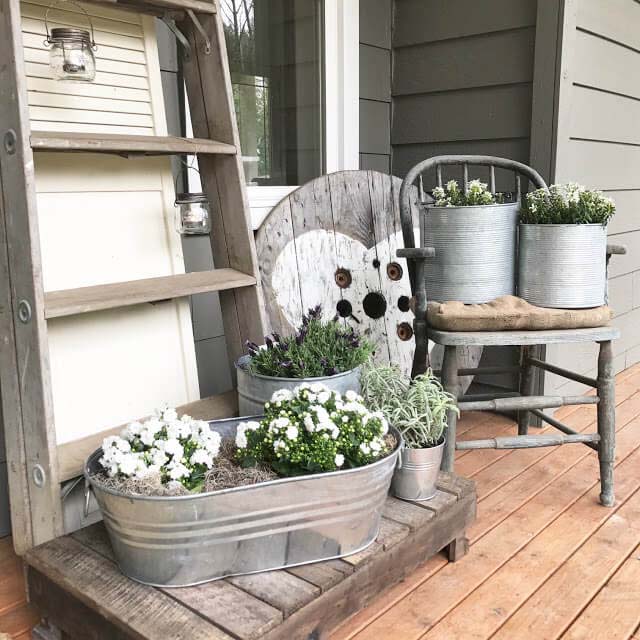 Metal Washtub with White and Greenery Arrangements #farmhouse #springdecor #decorhomeideas