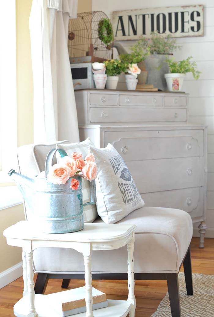 Metal Watering Can with Pink Flower Arrangements #farmhouse #springdecor #decorhomeideas