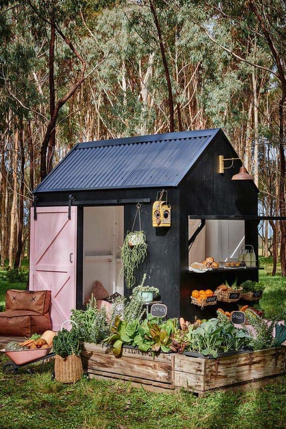 Modern Farmhouse Outdoor Food Stand #backyardhouse #decorhomeideas