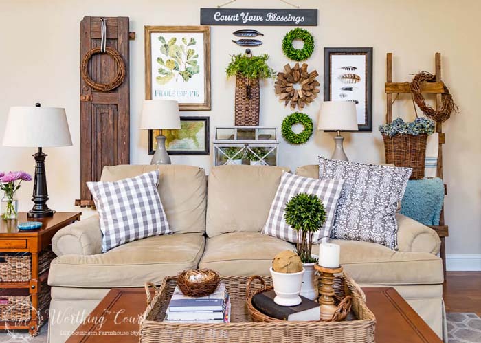 Moss and Greenery Wreaths and Topiaries #farmhouse #springdecor #decorhomeideas