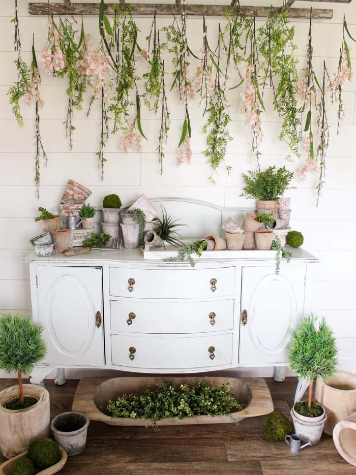 Moss and Vine Hanging and Planter Decor #farmhouse #springdecor #decorhomeideas