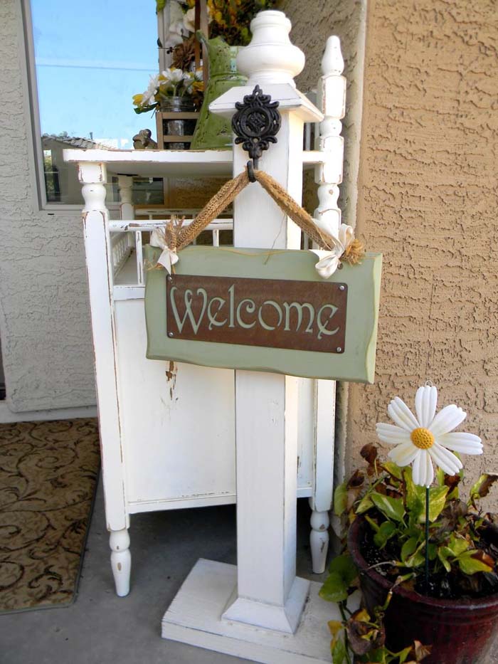 Ornate Post and Rustic Welcome Sign #porch #post #decorhomeideas