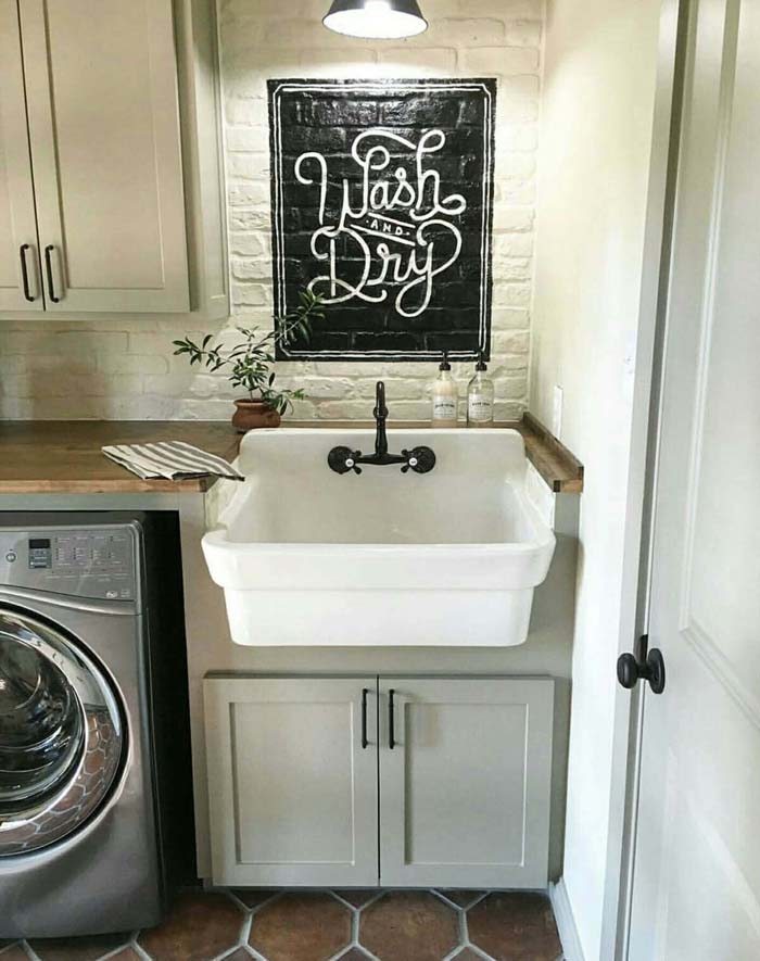 Painted Sign over the Farmhouse Sink #masonjarlights #masonjar #decorhomeideas