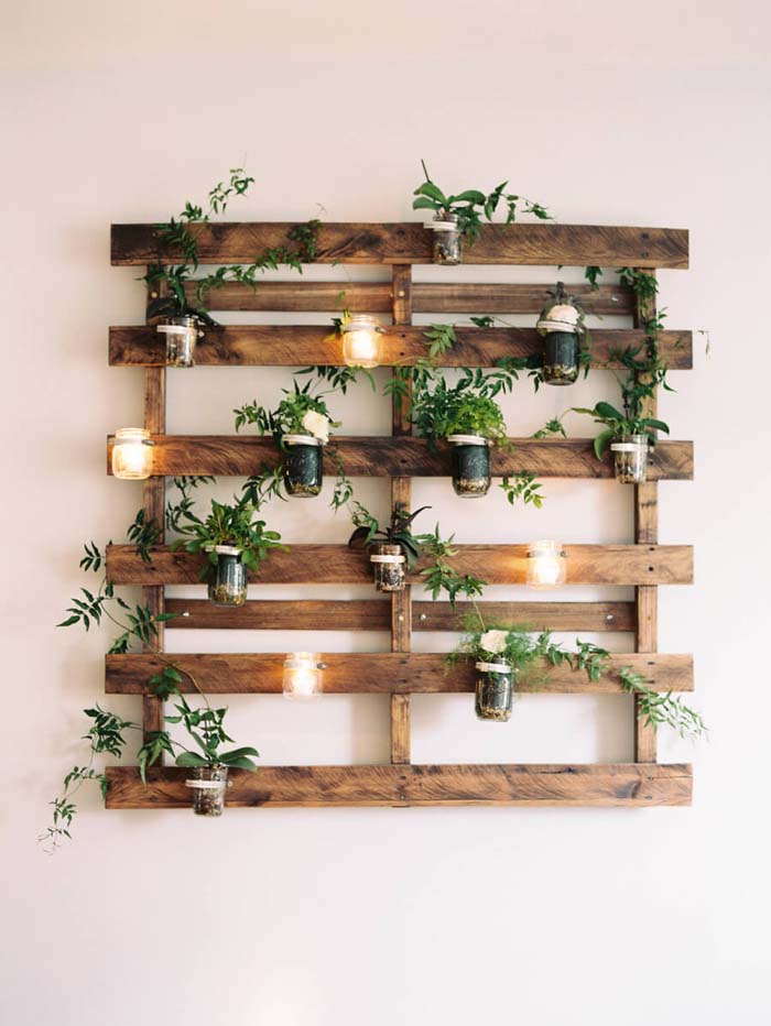 Pallet Planter Earthy Mason Jar Wall Art #masonjarlights #masonjar #decorhomeideas