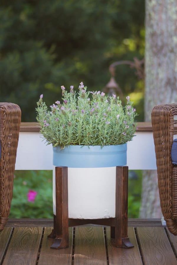 Pottery Barn Inspired DIY Planter and Plant Stand #diy #plantstand #decorhomeideas