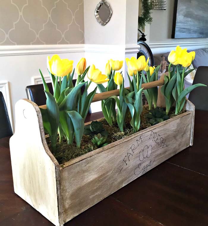 Rustic Egg Box with Yellow Tulips #farmhouse #springdecor #decorhomeideas