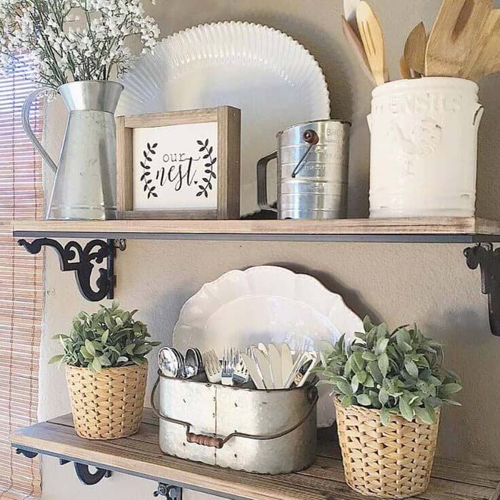 Rustic Kitchen Plant and Utensil Display #walldecor #kitchen #decorhomeideas