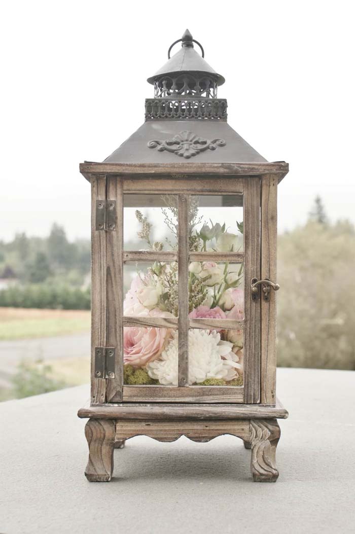 Rustic Lantern with Flower Arrangement #farmhouse #springdecor #decorhomeideas