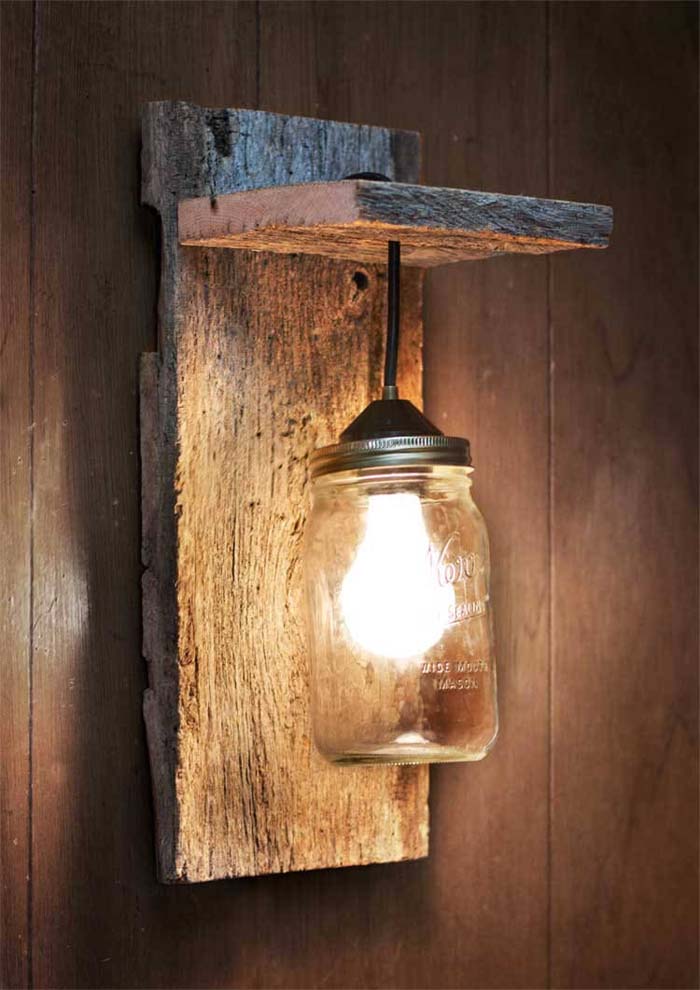 Rustic Mason Jar Lantern Wall Decor #masonjarlights #masonjar #decorhomeideas