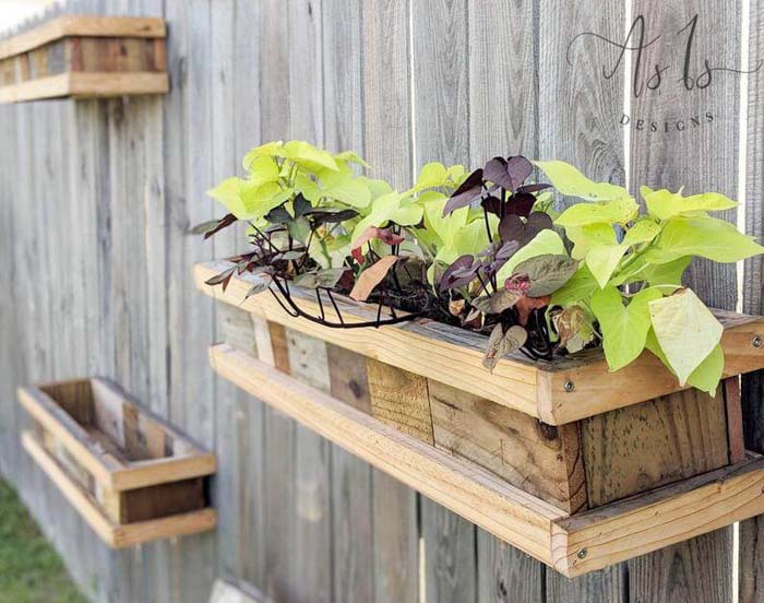 Rustic Wooden Planter Boxes #spring #planter #decorhomeideas