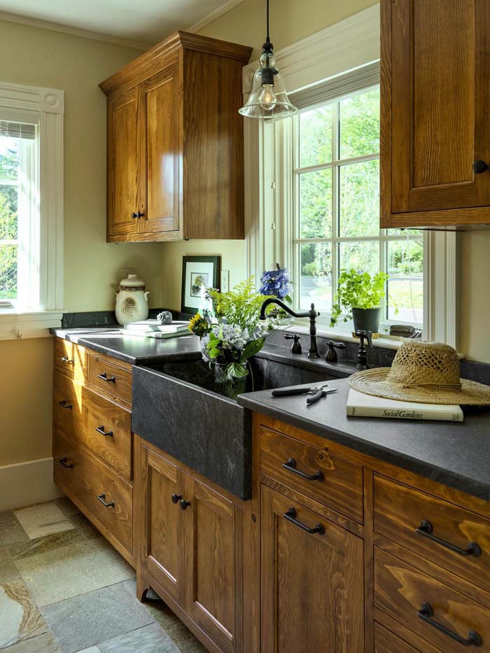 Simple Country Cottage Wooden Cabinets #rustic #kitchencabinet #decorhomeideas