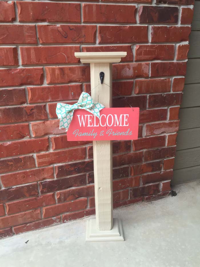 Space Saving Simple Post and Welcome Sign #porch #post #decorhomeideas