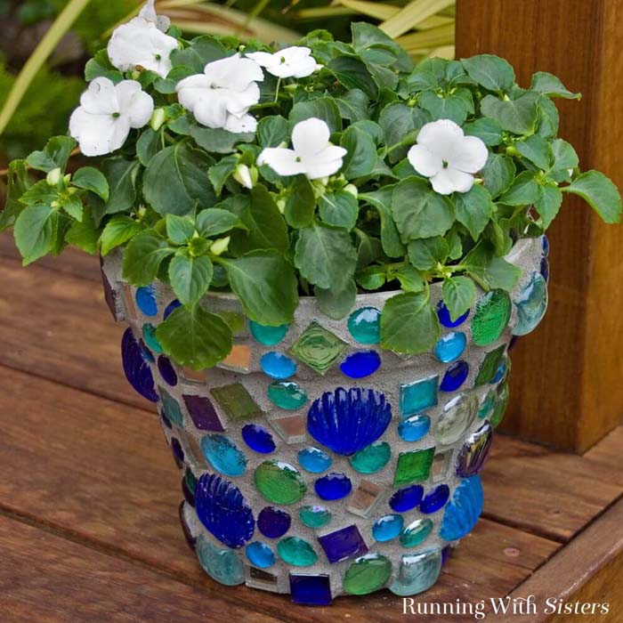 Sparkling Glass Mosaic Flower Pots #spring #planter #decorhomeideas