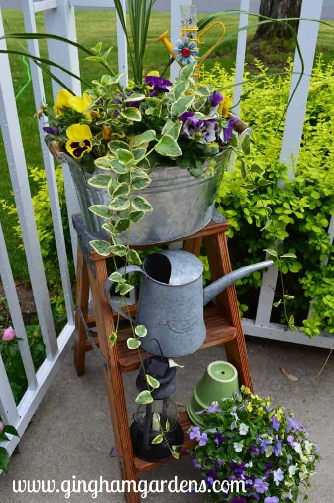 The Perfect Spring Vignette Using a Step Ladder #spring #garden #decorhomeideas